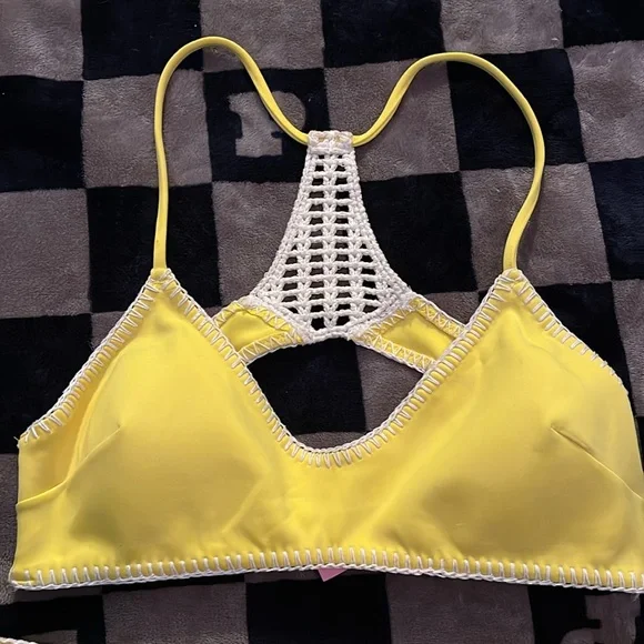Victoria’s Secret Swimwear Yellow Kiawah Crochet 2 Piece Set Size Medium - Picture 2 of 11